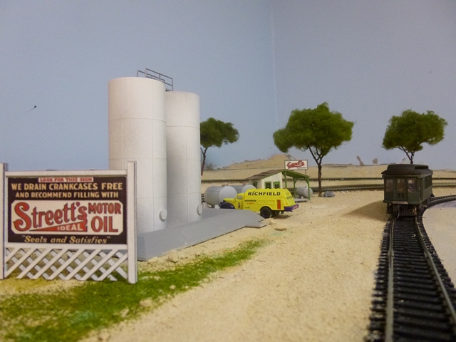 Mar: Earls Oil and the Interurban.