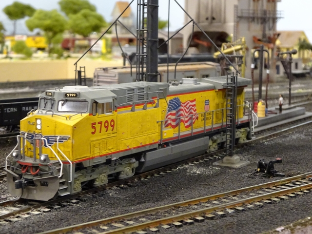 UP5799 stops for sand after fueling up for freight duty.